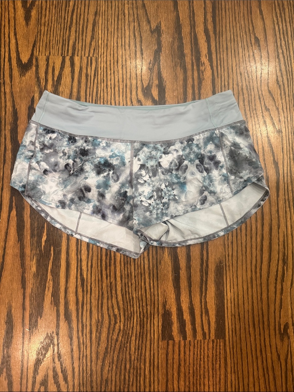 Lululemon speed up shorts size 8 reg
